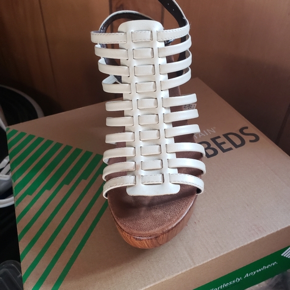 Ladies platform - Picture 2 of 2